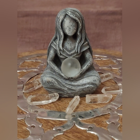 1 DAY SALE!!! Lunar Goddess Moon Goddess Witchy Woman Crystal Ball Magic Statue - Picture 10 of 13